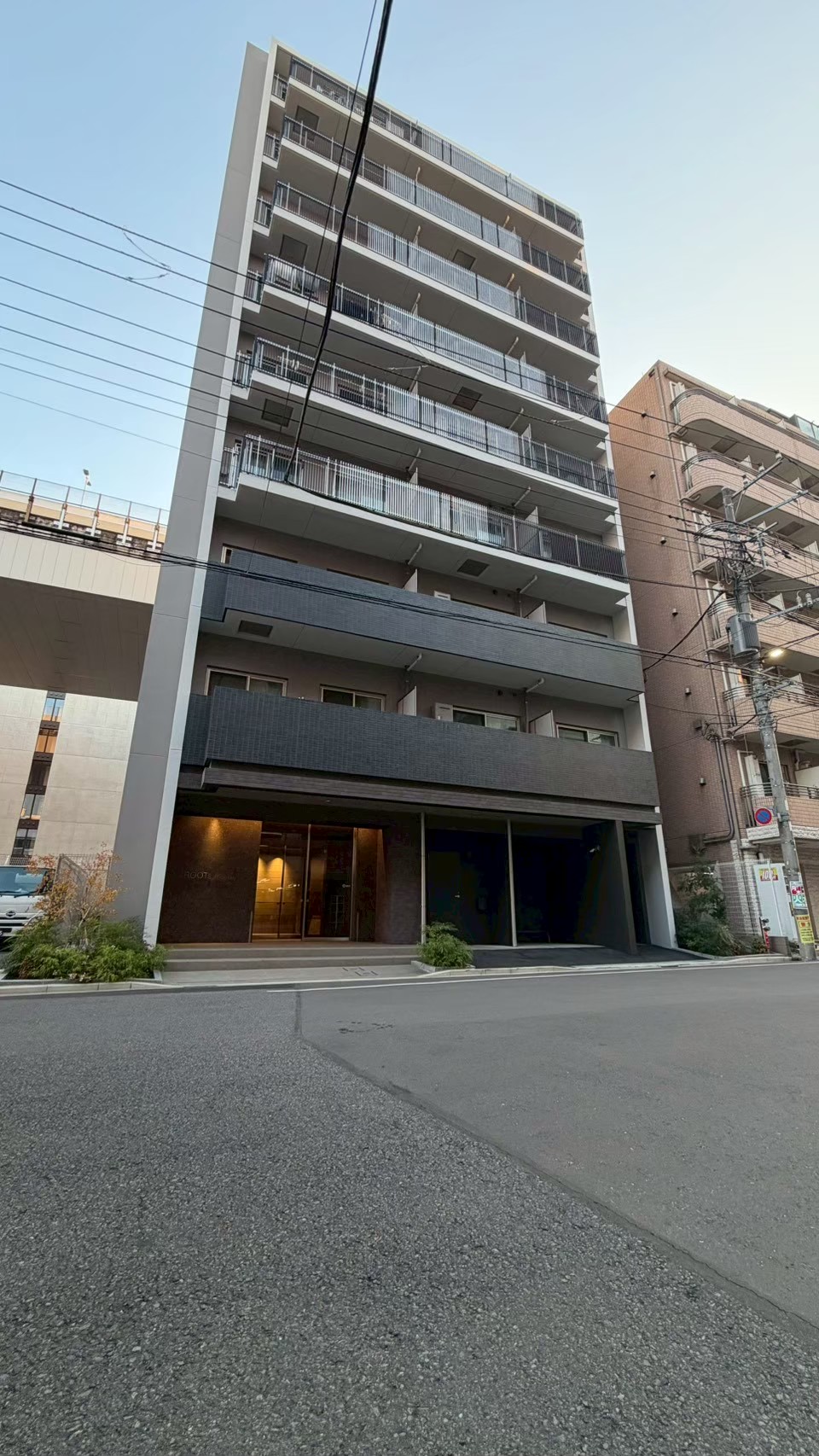 墨田区内　集合住宅新築工事　共有部タイル施工